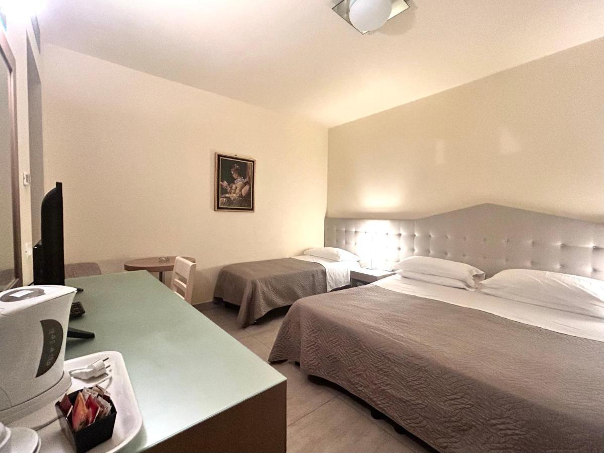 מילאנו מריטימה Hotel Adria מראה חיצוני תמונה